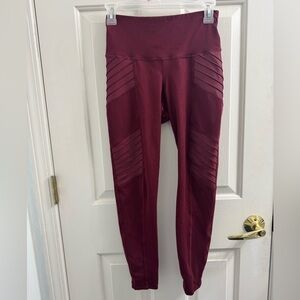 Old Navy Active Go Dry Women’s Burgundy Workout leggings